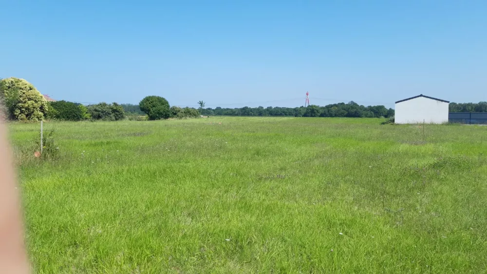 Image du terrain Terrain à bâtir de 583 m2 au prix de 35000 € à LES GONDS (17)