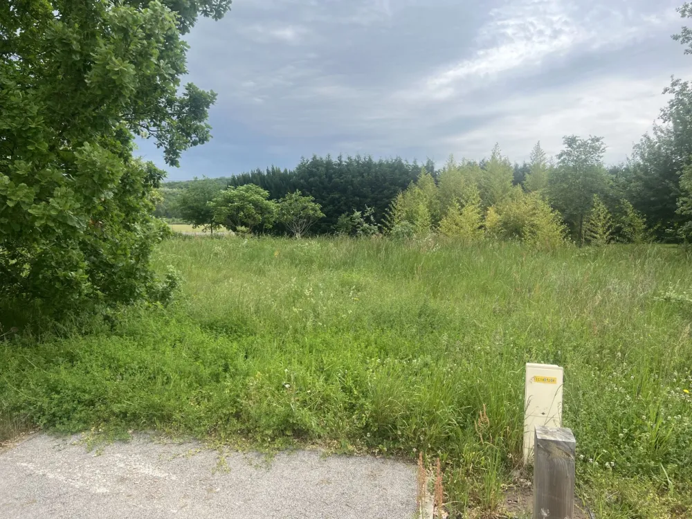 Image du terrain Terrain à bâtir de 550 m² à BRESSOLS (82)