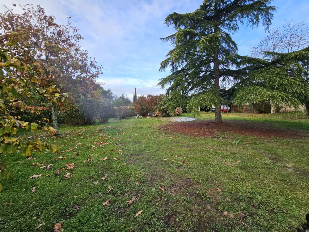 Image du terrain Terrain à bâtir de 500 m² à SAINT-GERMAIN-DU-PUCH (33)