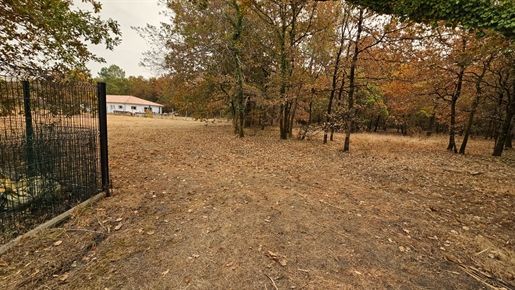 Image du terrain Terrain à bâtir de 651 m² à BEYCHAC-ET-CAILLAU (33)