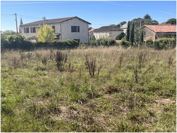Image du terrain Terrain à bâtir de 770 m2 au prix de 10780 € à SAINT-CLAUD (16)