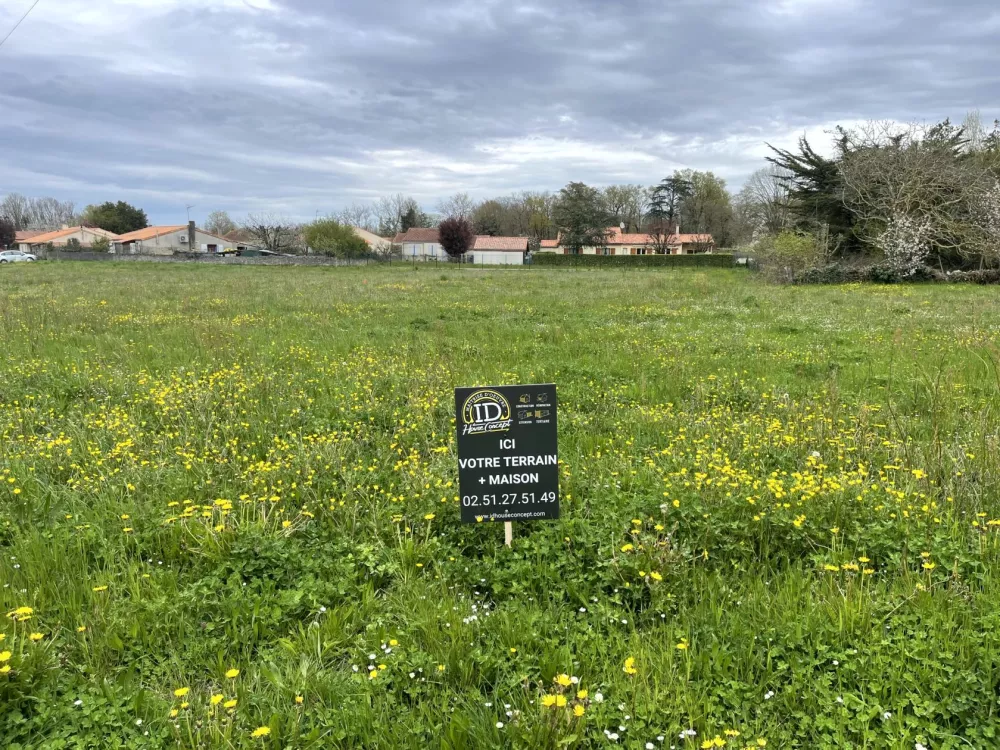 Image du terrain Terrain à bâtir de 695 m² à OULMES (85)