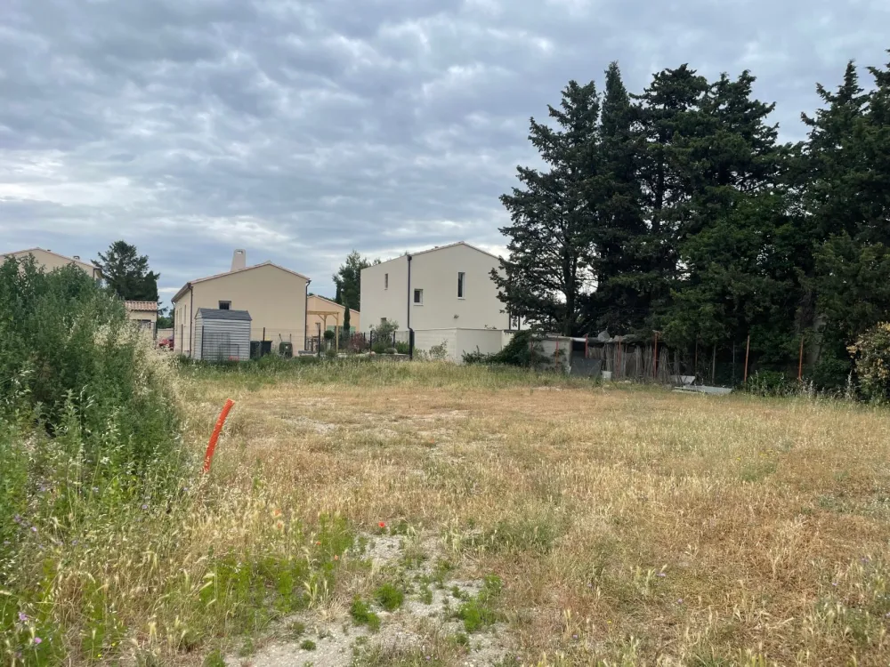 Image du terrain Terrain à bâtir de 784 m² à PERNES-LES-FONTAINES (84)