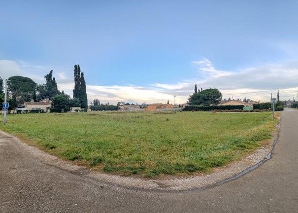 Image du terrain Terrain à bâtir de 394 m² à SORGUES (84)