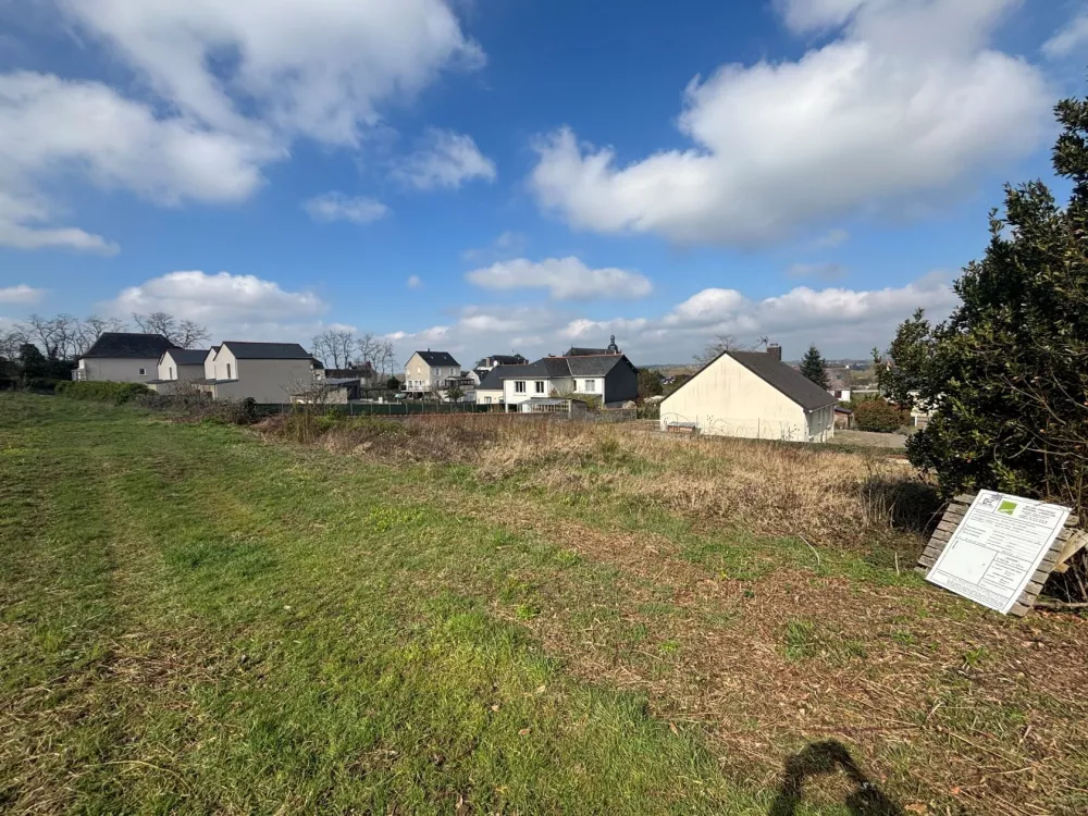 Image du terrain Terrain à bâtir de 840 m² à LE MESNIL-EN-VALLEE (49)