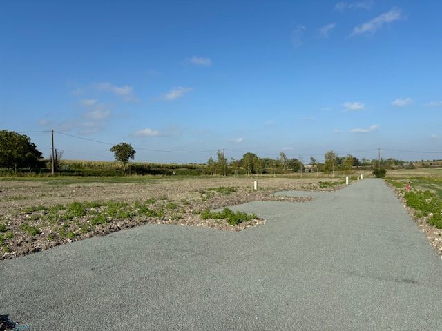 Image du terrain Terrain à bâtir de 924 m² à CONSAC (17)