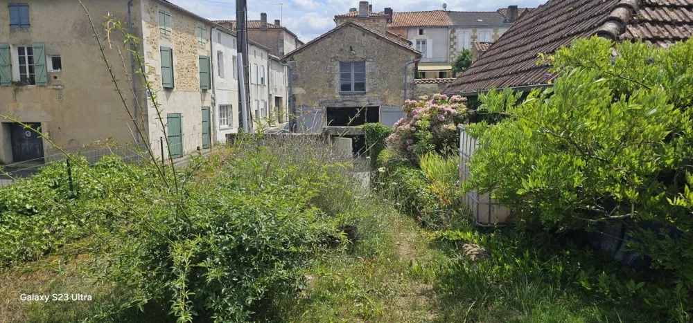 Image du terrain Terrain à bâtir de 1200 m² à MONTBRON (16)