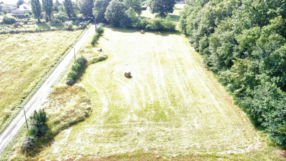 Image du terrain Terrain à bâtir de 886 m² à GRASSAC (16)