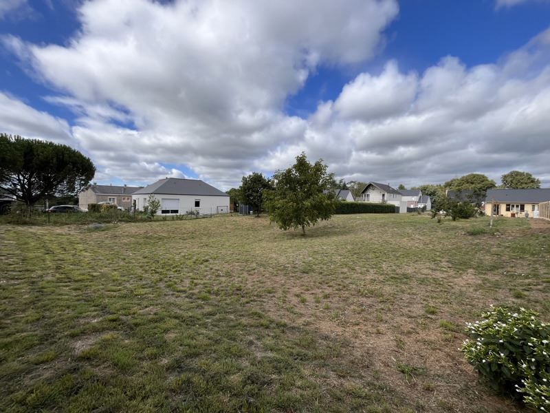 Image du terrain Terrain à bâtir de 1279 m² à LA CHAPELLE-LAUNAY (44)