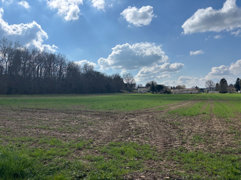 Image du terrain Terrain à bâtir à Varennes (24150)