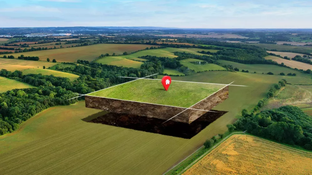 Image du modèle de maison terrain-avec-paysage-naturel-et-broche-de-localisation