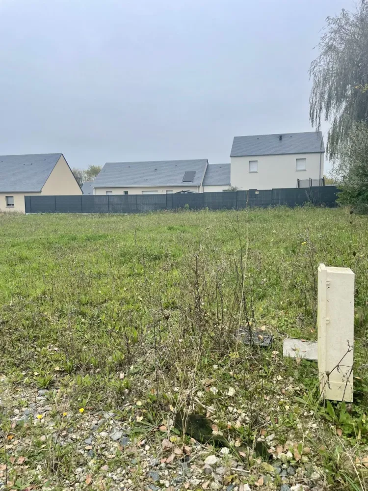 Image du terrain Terrain à bâtir de 341 m² à LONGUE-JUMELLES (49)
