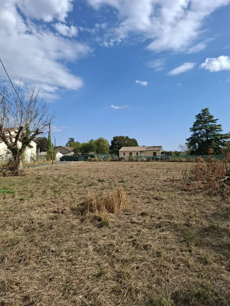 Image du modèle de maison Terrain Saint-Seurin-Sur-l'Isle 24K 745 m²