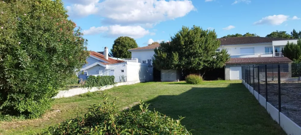 Image du terrain Terrain à bâtir de 1009 m² à PESSAC (33)