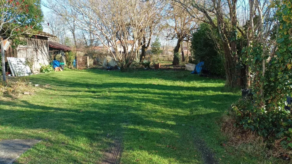 Image du terrain Terrain à bâtir de 380 m² à BELIN-BELIET (33)