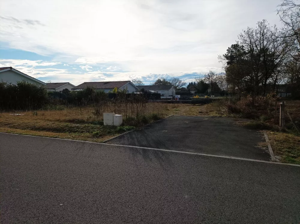 Image du terrain Terrain à bâtir de 528 m² à PARENTIS-EN-BORN (40)