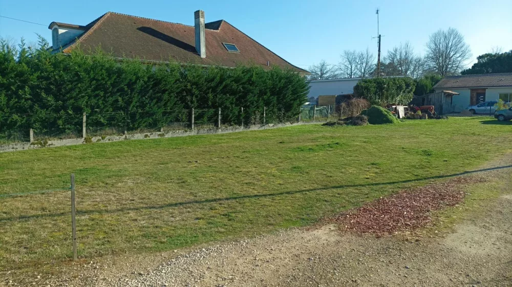 Image du terrain Terrain à bâtir de 300 m² à BELIN-BELIET (33)