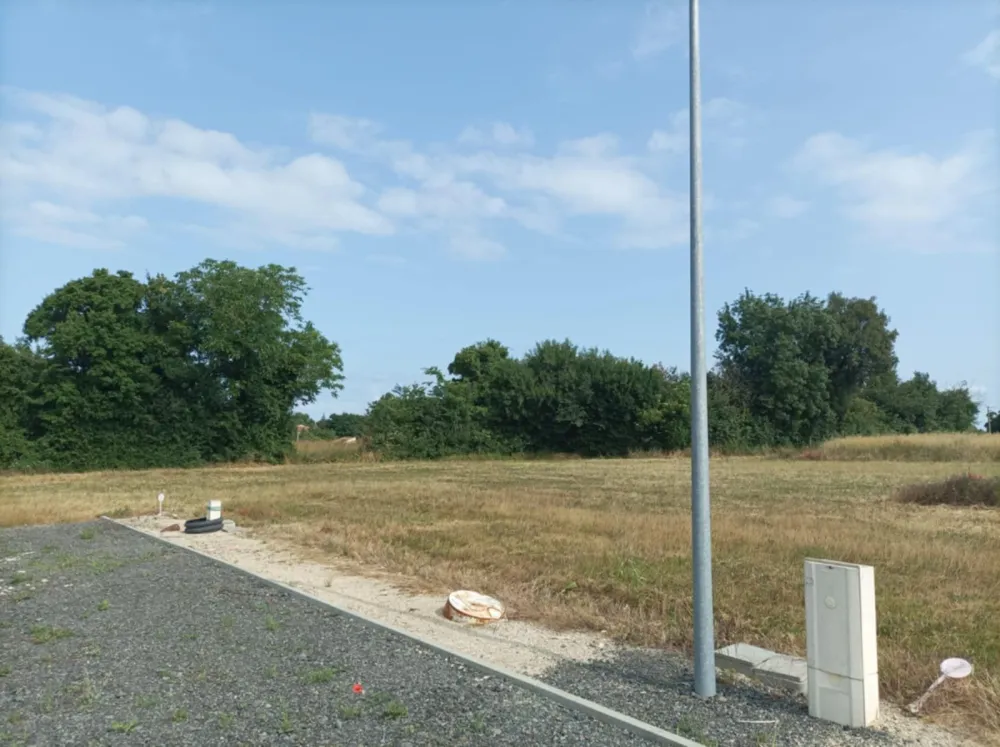 Image du terrain Terrain à bâtir de 670 m² à VALLANS (79)