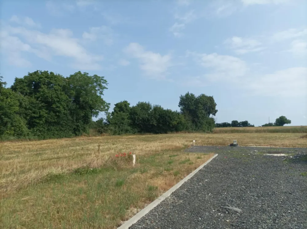 Image du terrain Terrain à bâtir de 751 m² à VALLANS (79)