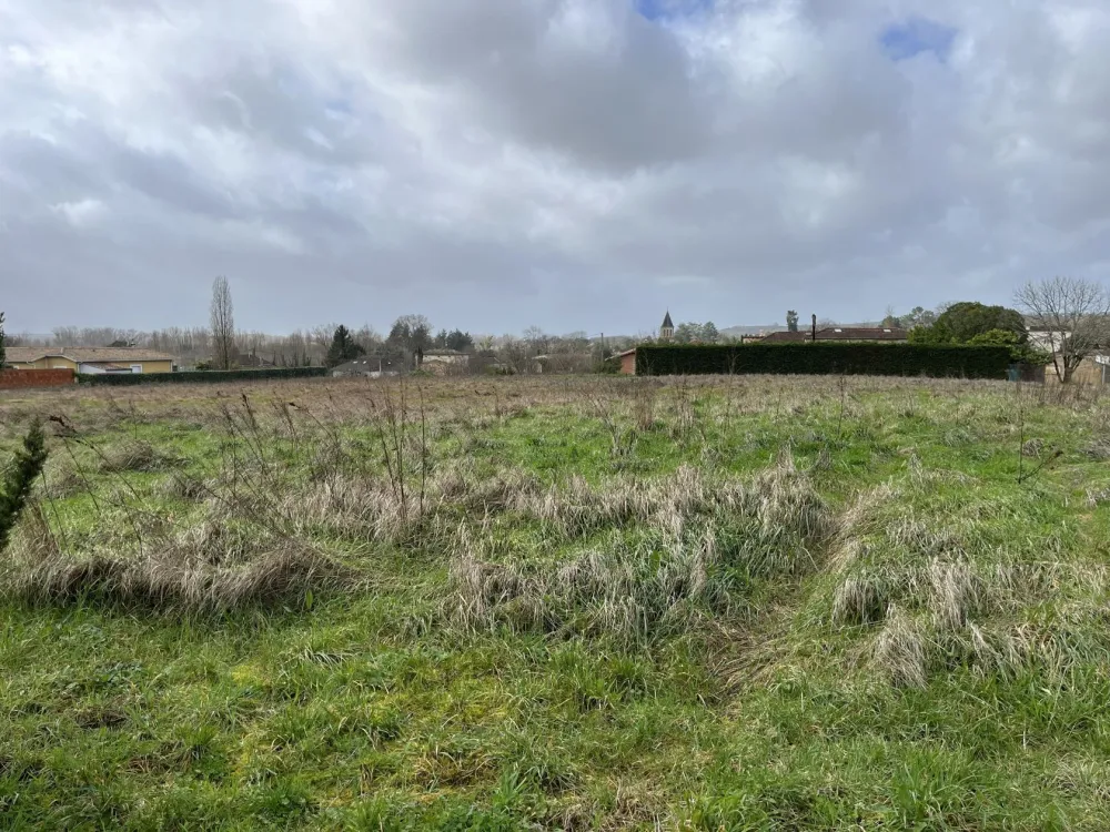 Image du terrain Terrain à bâtir de 700 m² à SAINT-PIERRE-D'AURILLAC (33)