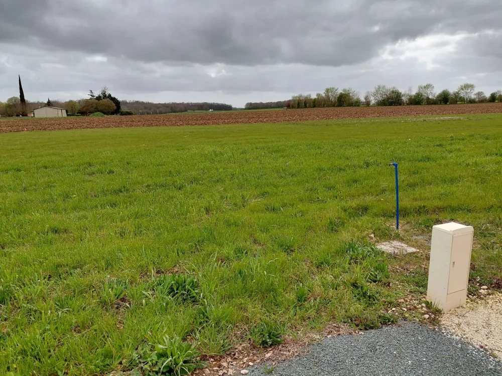 Image du terrain Terrain à bâtir de 675 m² à BIGNAY (17)