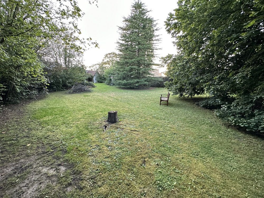 Image du terrain Terrain à bâtir de 323 m² à BREVAL (78)