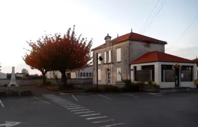 Image du modèle de maison FR_17_Saint-Sever-de-Saintonge_-_Mairie