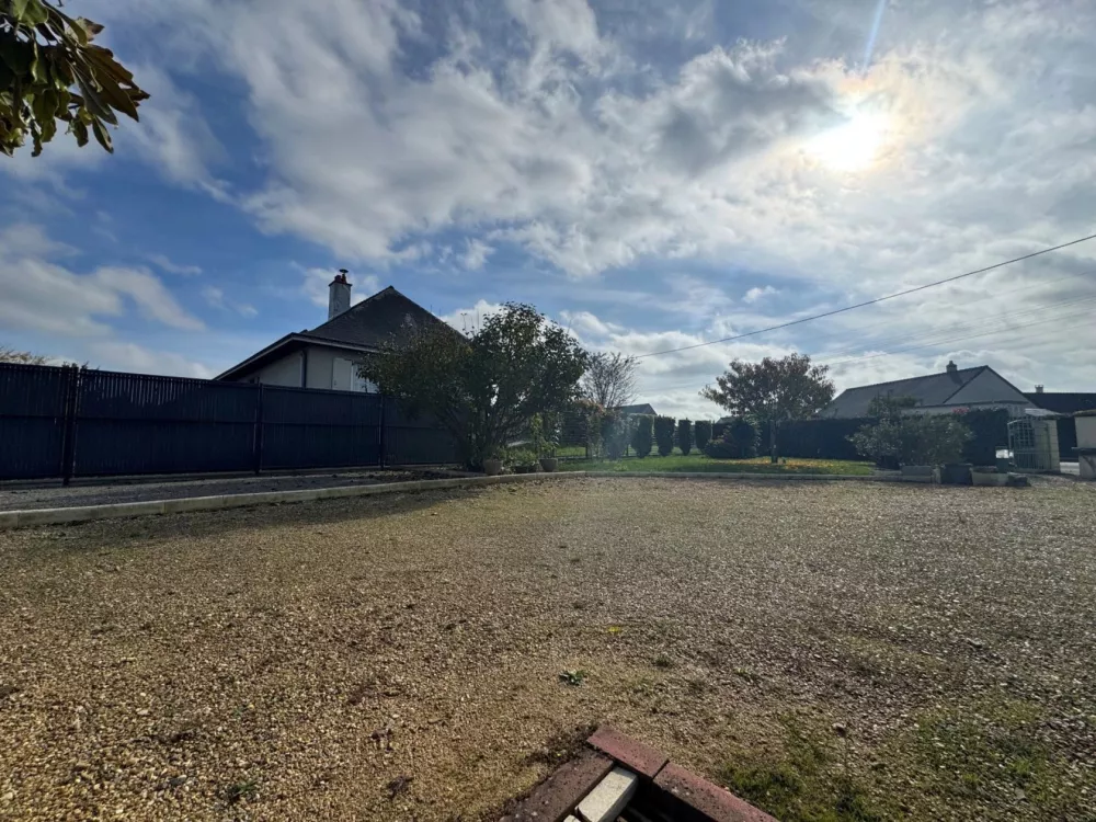 Image du modèle de maison Terrain_a_vendre_SEICHES_SUR_LE_LOIR_49_environ_300_M2_1_large