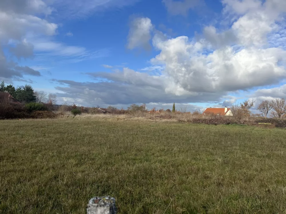 Image du terrain Terrain à bâtir de 808 m² à ARPAJON-SUR-CERE (15)