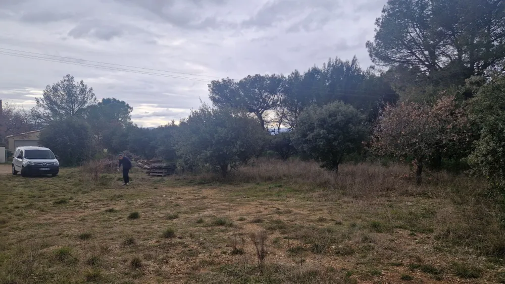 Image du terrain Terrain à bâtir de 1140 m² à JOUQUES (13)