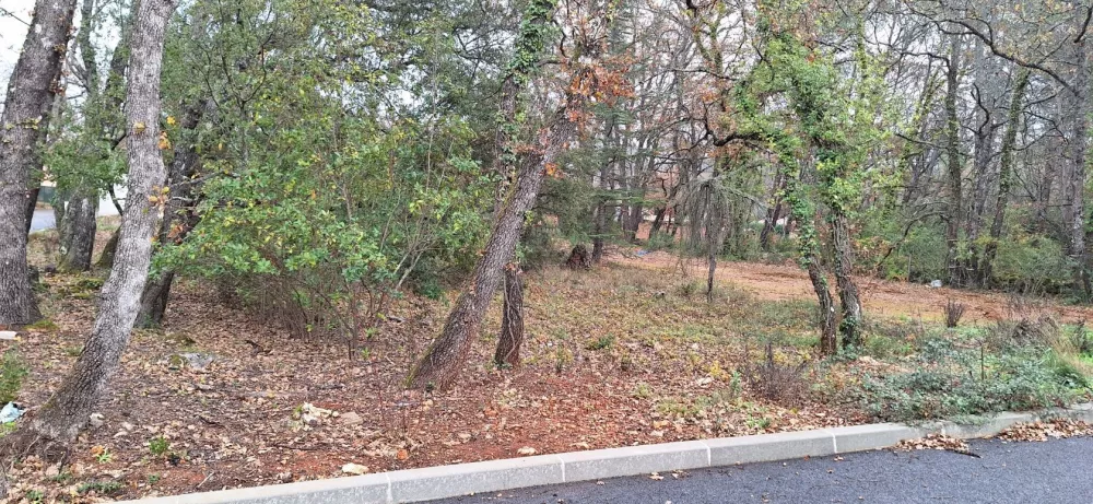 Image du terrain Terrain à bâtir de 1059 m² à NANS-LES-PINS (83)