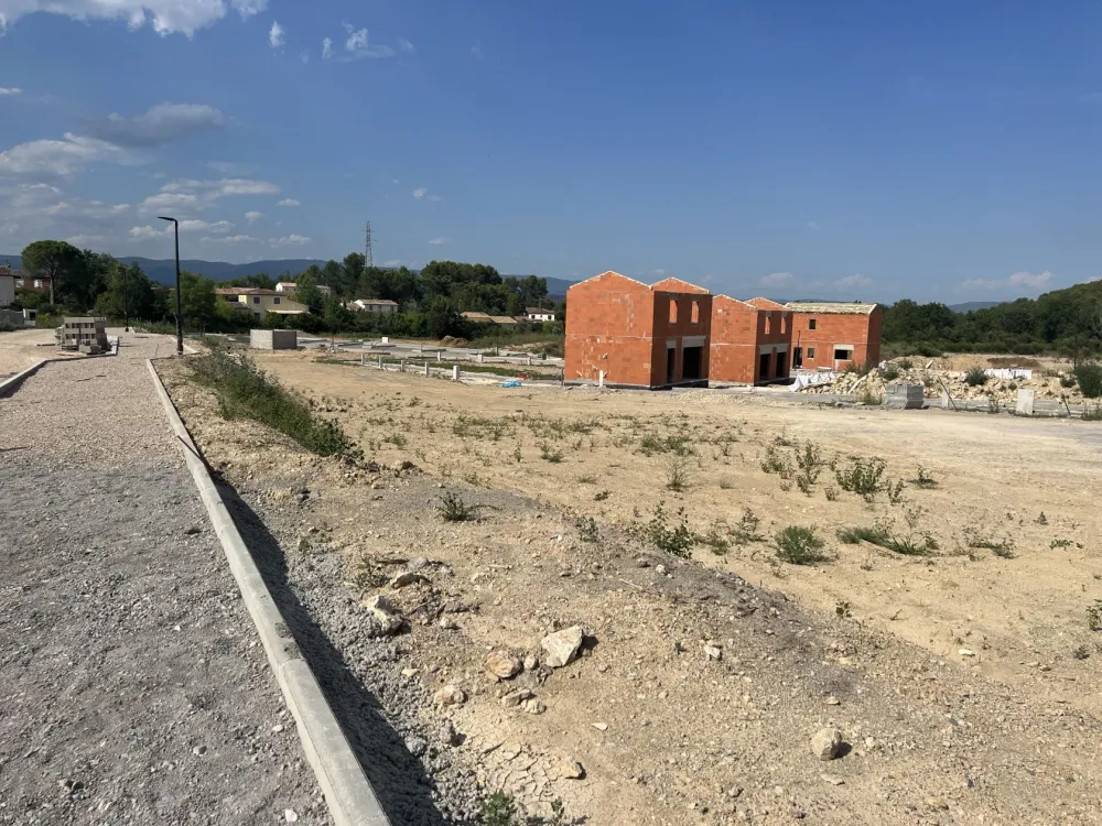 Image du terrain Terrain à bâtir de 578 m² à LE PUY-SAINTE-REPARADE (13)