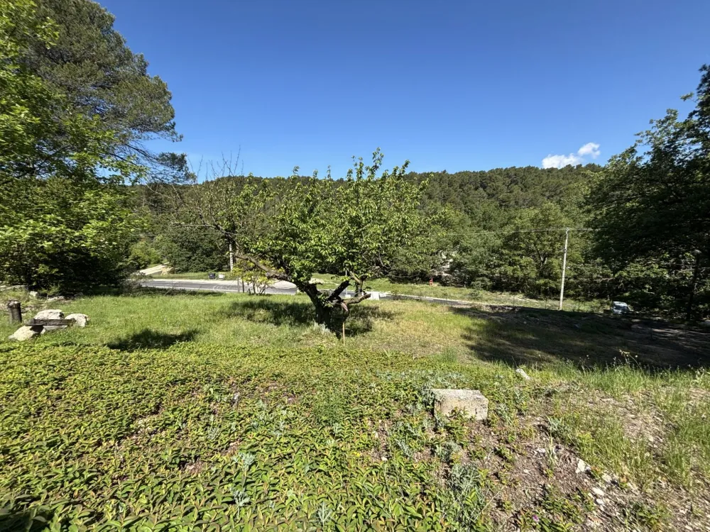 Image du terrain Terrain à bâtir de 700 m² à LA ROQUE-D'ANTHERON (13)