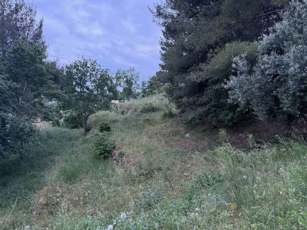 Image du terrain Terrain à bâtir de 2087 m² à ROQUEVAIRE (13)