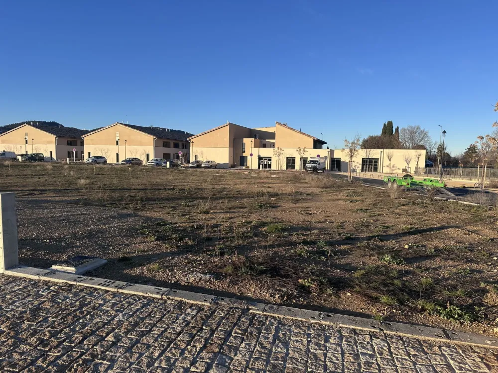 Image du terrain Terrain à bâtir de 387 m² à PEYROLLES-EN-PROVENCE (13)