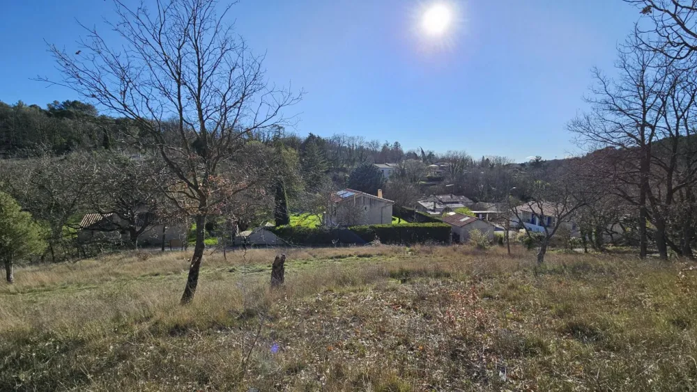 Image du terrain Terrain à bâtir de 1854 m² à MONTAGNAC-MONTPEZAT (04)