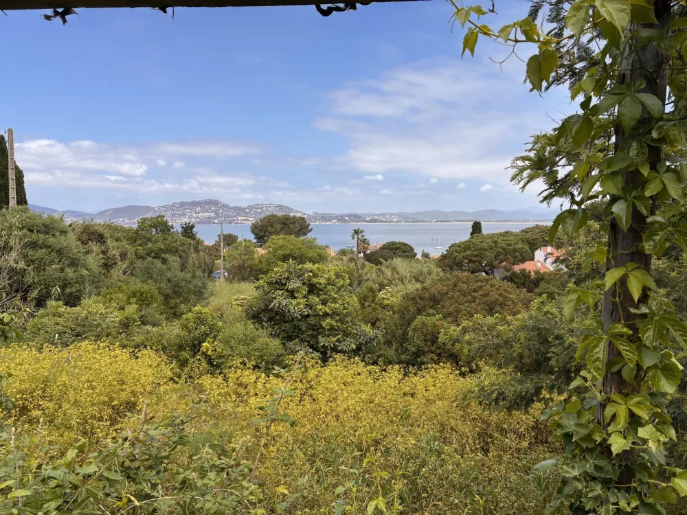 Image du terrain Terrain à bâtir de 1110 m² à HYERES (83)