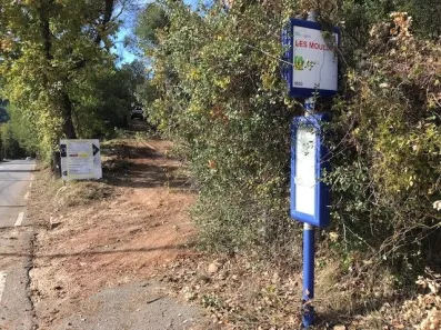 Image du modèle de maison Arrêt de bus au début de l'accès